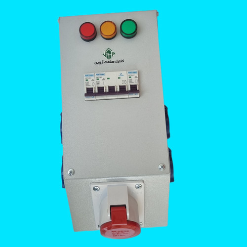 تابلو پریز کارگاهی با چهار پریز تکفاز +یک سه فاز ساخت شرکت کنترل صنعت آروین