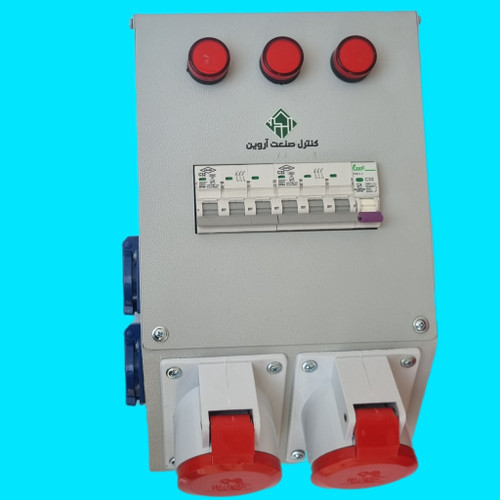 تابلو پریز روکار کارگاهی با ۴ پریز تکفاز+۲ پریز سه فاز ساخت شرکت کنترل صنعت آروین